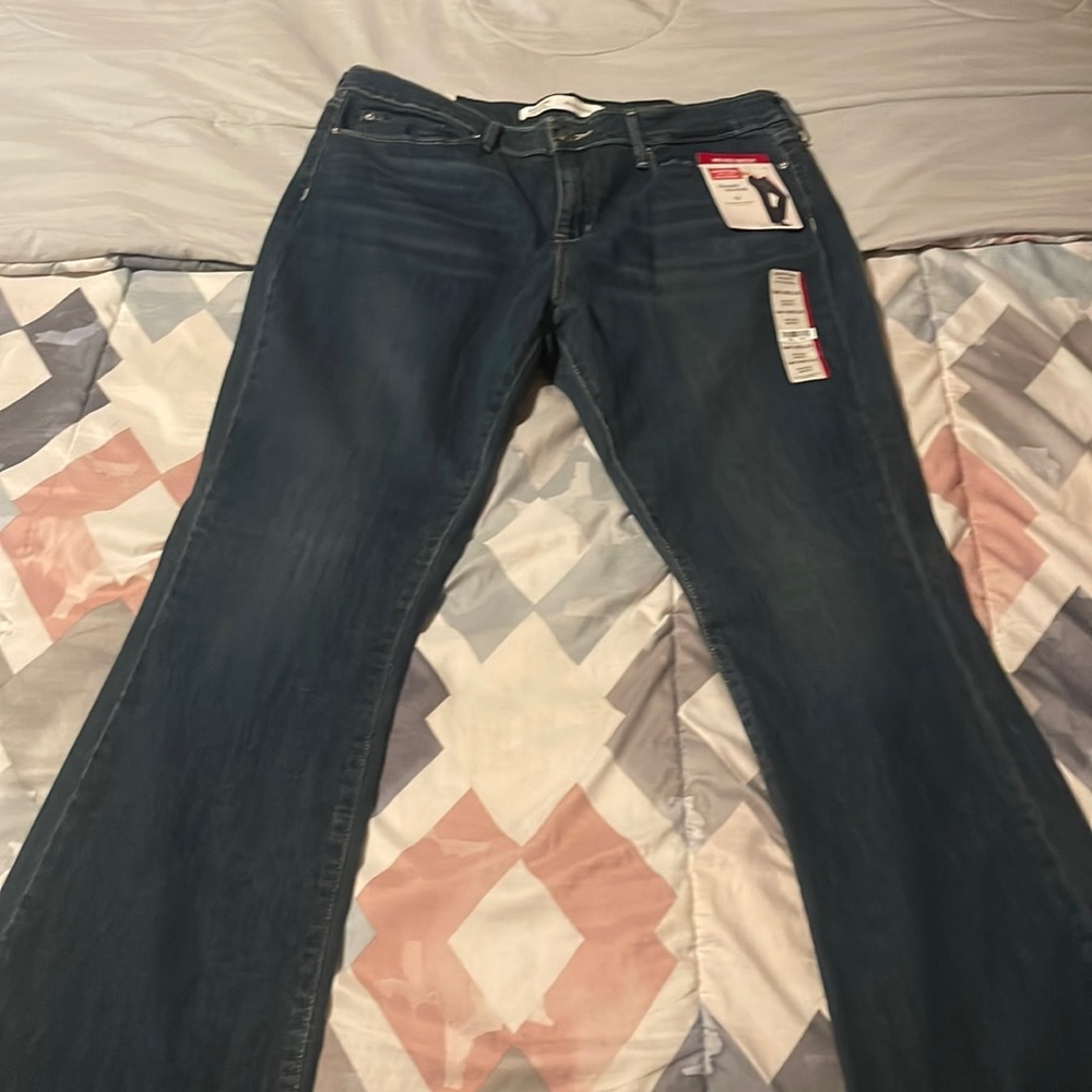 Women’s Levi’s Signature Jeans size 16M